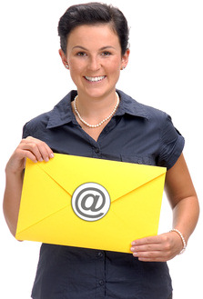 Frau mit E-Mail